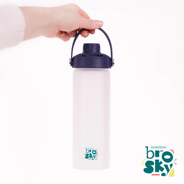 Brosky Glass Szklana butelka na wodę z granatową zakrętką 610 ml