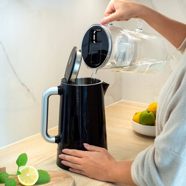 Wessper FutureFlow AquaMax Czarny dzbanek filtrujący z licznikiem 3l