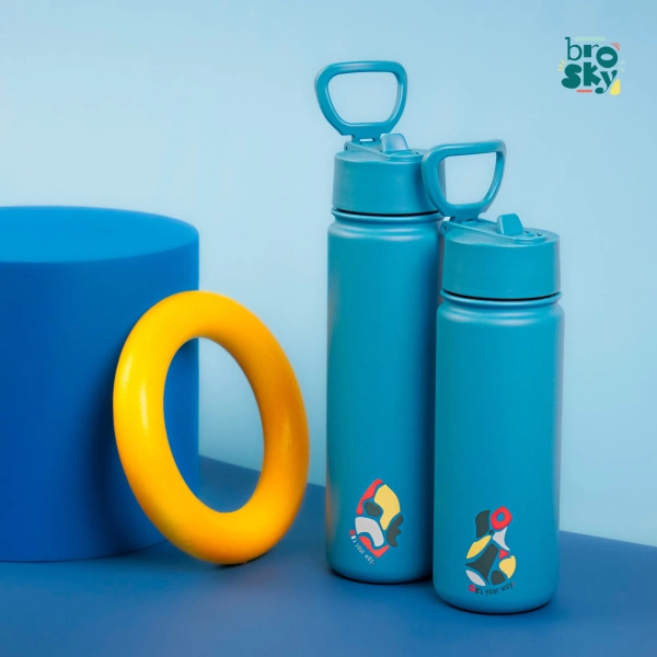 Brosky Abstract Niebieska stalowa butelka termiczna ze słomką 680 ml