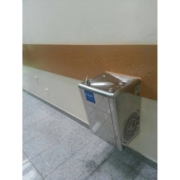 Canaletas M-4ALV Wisząca fontanna wody pitnej z wodą schłodzoną i kranikiem