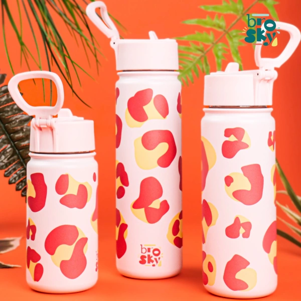 Brosky Wild Różowa butelka na wodę z nadrukiem w motyw zwierzęcy 550 ml